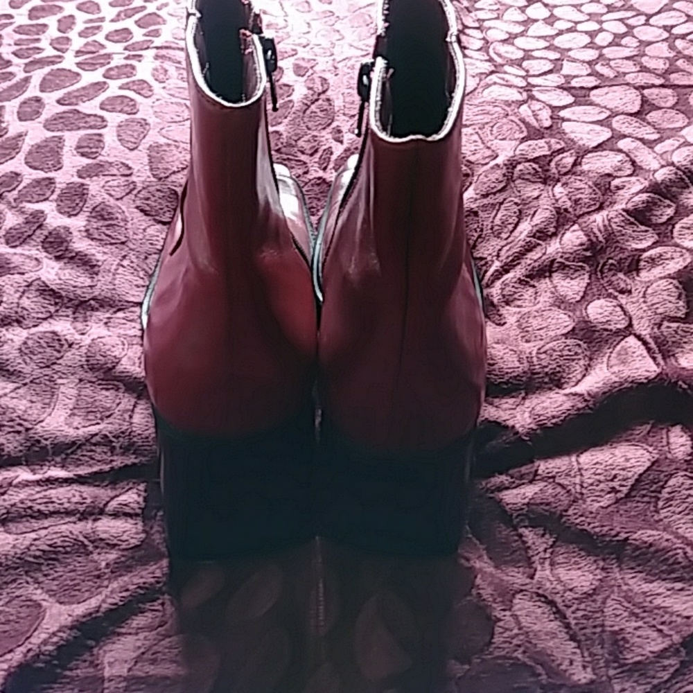 Boots - Picture 5 of 7